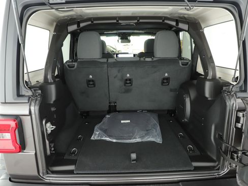 New 2025 Jeep Wrangler Unlimited Rubicon w/ Technology Group image 5