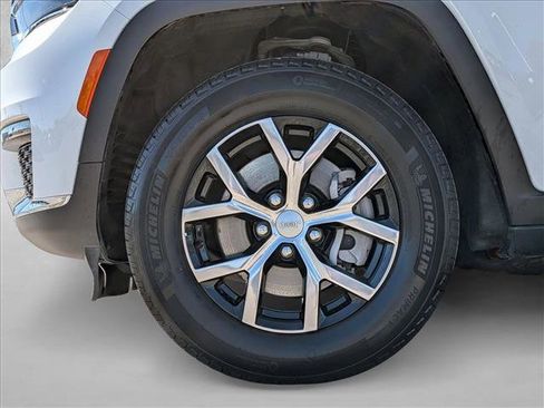 Used 2025 Jeep Grand Cherokee L Limited image 24