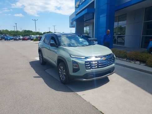 Certified 2025 Chevrolet Equinox LT FWD image 2