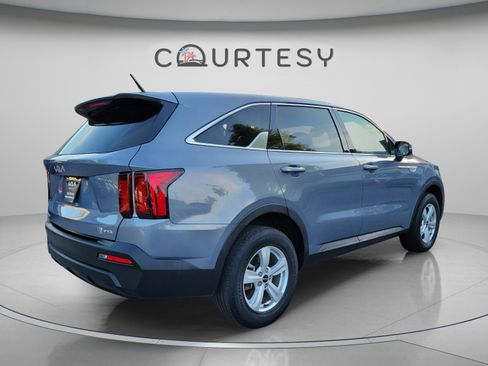 Certified 2023 Kia Sorento LX AWD/4WD image 3