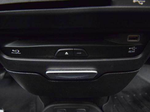 Used 2017 Chrysler Pacifica Limited FWD image 44