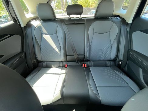 Used 2026 Volkswagen Tiguan SE FWD image 35