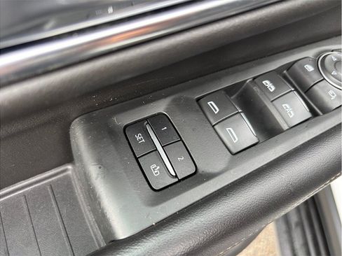 Used 2021 Chevrolet Suburban Premier RWD image 26