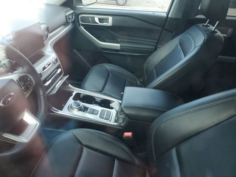 Used 2024 Ford Explorer XLT w/ Equipment Group 202A RWD image 9
