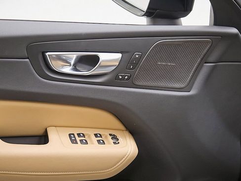 Certified 2025 Volvo XC60 B5 Ultra image 9