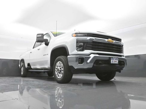 Used 2025 Chevrolet Silverado 2500 LT w/ Convenience Package AWD/4WD image 33
