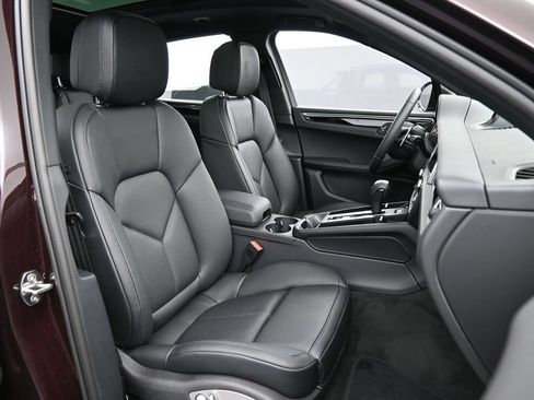Certified 2026 Porsche Macan AWD/4WD image 31