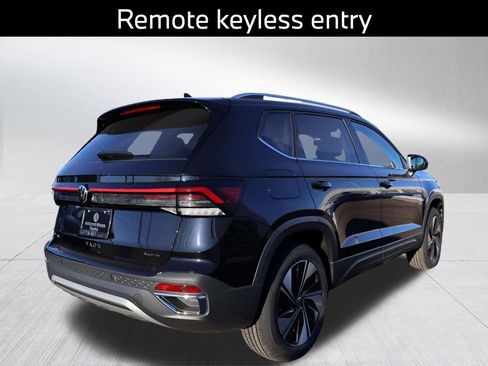Certified 2025 Volkswagen Taos SE AWD/4WD image 9