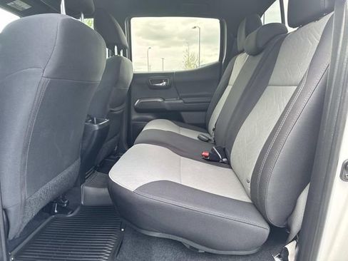 Used 2021 Toyota Tacoma TRD Sport w/ Technology Package image 10