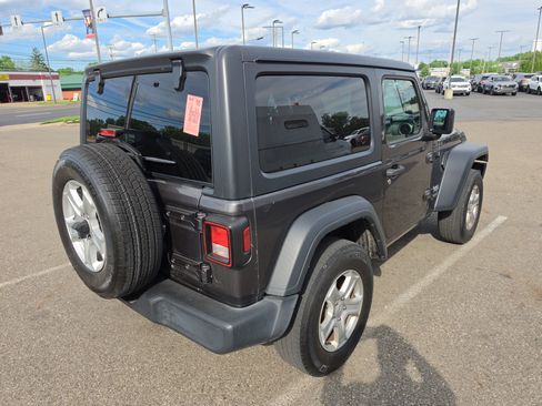Used 2020 Jeep Wrangler Sport AWD/4WD image 3