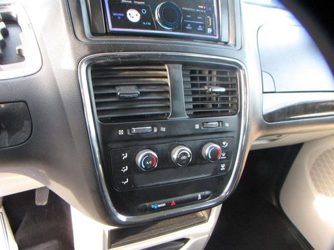 Used 2013 Dodge Grand Caravan American Value Package image 30