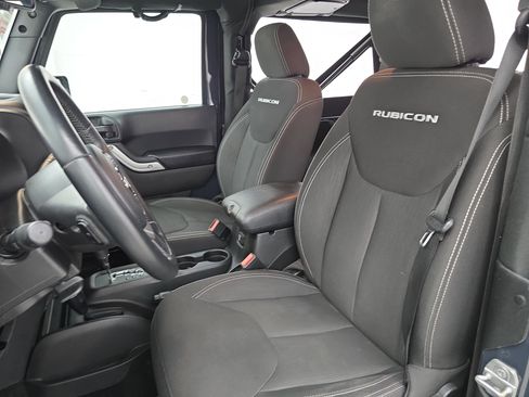Used 2017 Jeep Wrangler Rubicon w/ Power Convenience Group image 14