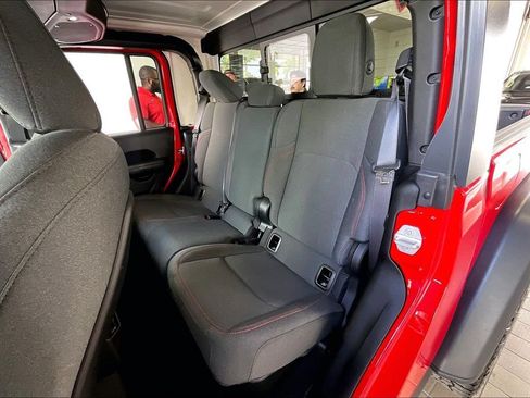 Used 2026 Jeep Gladiator Rubicon AWD/4WD image 14