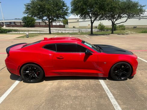 Used 2018 Chevrolet Camaro SS RWD image 8