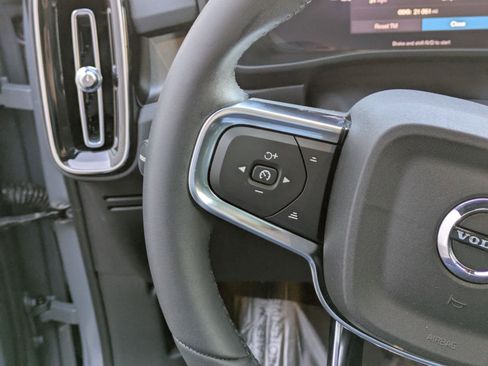 Certified 2023 Volvo XC40 Recharge Plus image 17