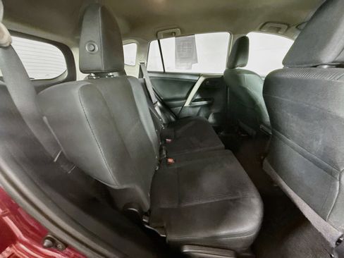 Used 2018 Toyota RAV4 LE FWD image 32
