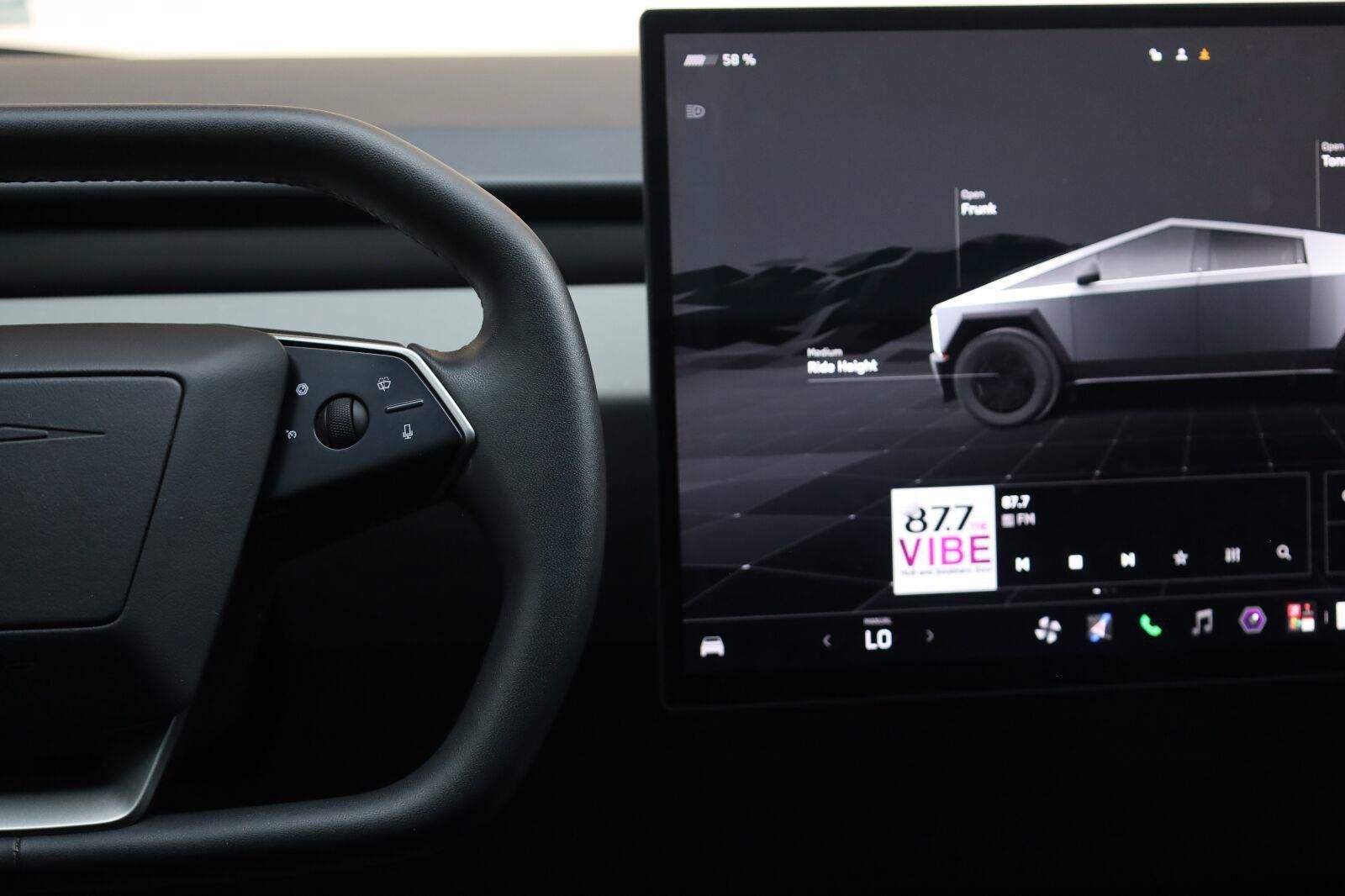 Used 2025 Tesla Cybertruck AWD Crew Cab image 34