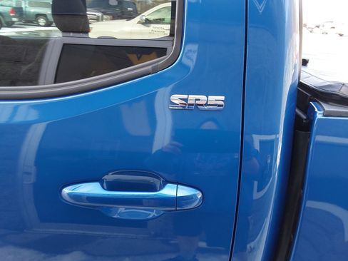 Used 2017 Toyota Tacoma SR5 w/ Tow Package image 9