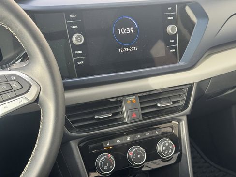 Used 2023 Volkswagen Taos SE w/ Panoramic Sunroof Package image 32