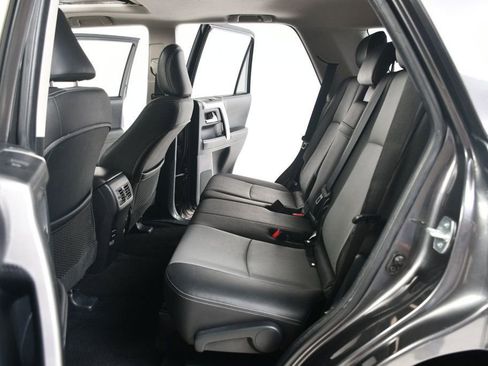 Used 2016 Toyota 4Runner SR5 Premium image 31