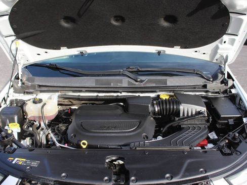 Used 2025 Chrysler Pacifica Select FWD image 8