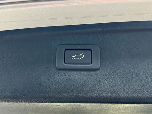 Used 2017 Subaru Outback 2.5i Limited image 11