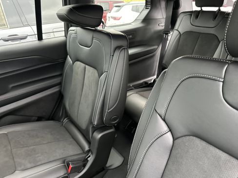 New 2025 Jeep Grand Cherokee L Altitude AWD/4WD image 14
