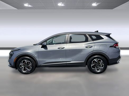 Used 2025 Kia Sportage LX FWD image 2