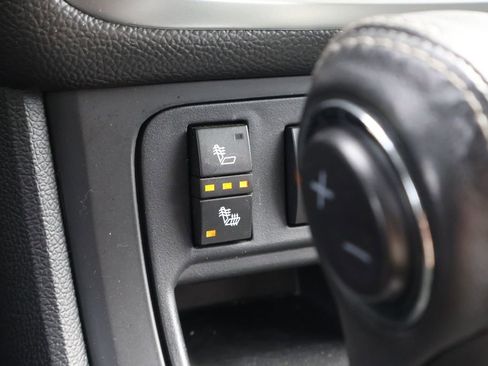 Used 2016 GMC Acadia SLE image 18