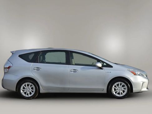 Used 2013 Toyota Prius V Three image 15