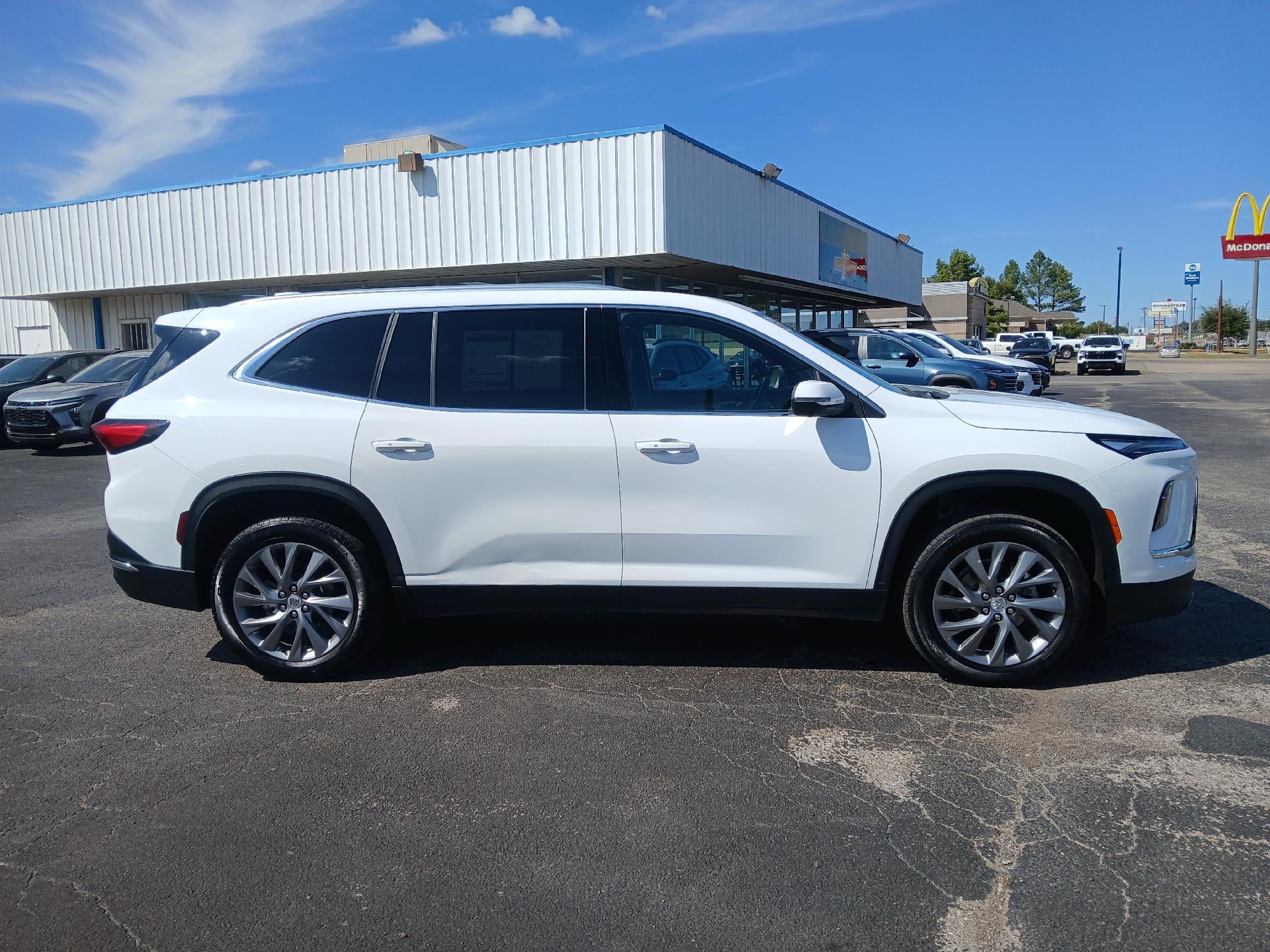 Used 2025 Buick Enclave Preferred FWD image 7