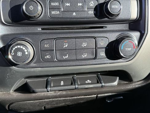 Used 2019 Chevrolet Silverado 1500 LT image 38