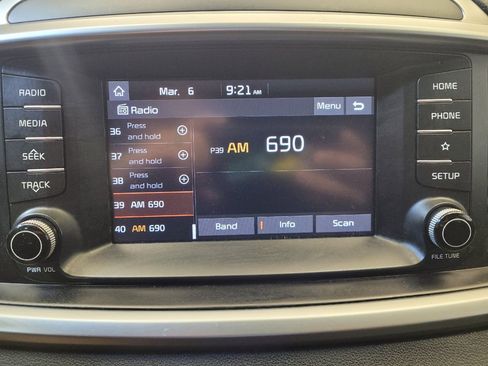 Used 2020 Kia Sorento AWD V6 image 25