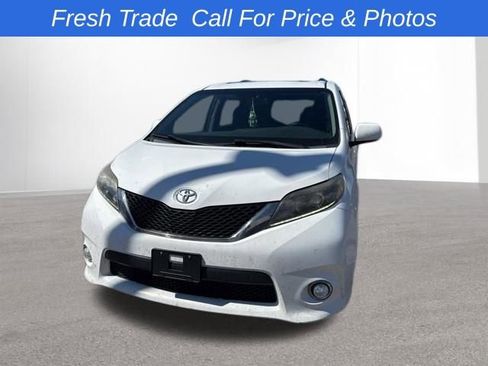 Used 2016 Toyota Sienna SE Premium image 1