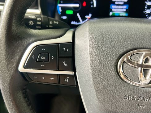 Used 2024 Toyota Sienna XLE FWD image 18