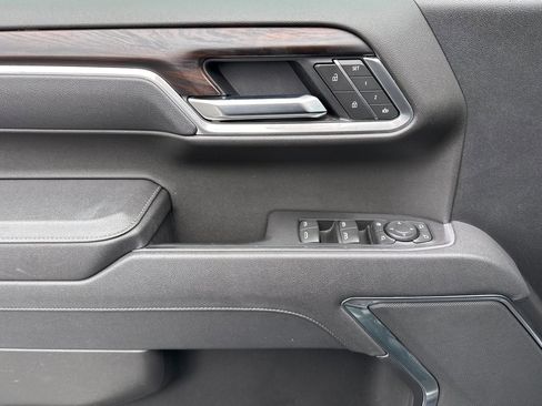 Used 2025 GMC Sierra 1500 SLT image 12