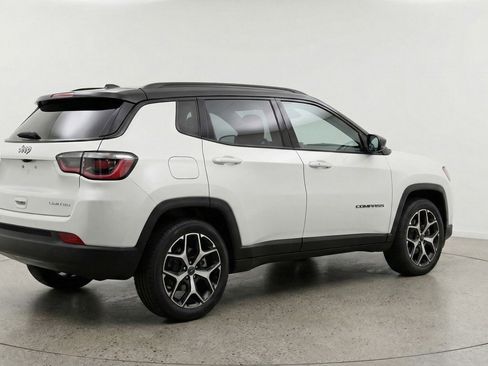 Used 2025 Jeep Compass Limited image 9