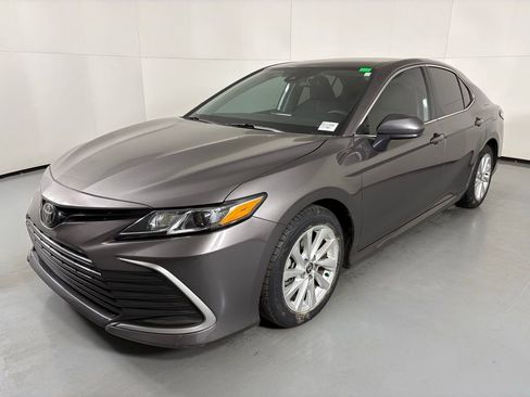 Used 2023 Toyota Camry LE image 4