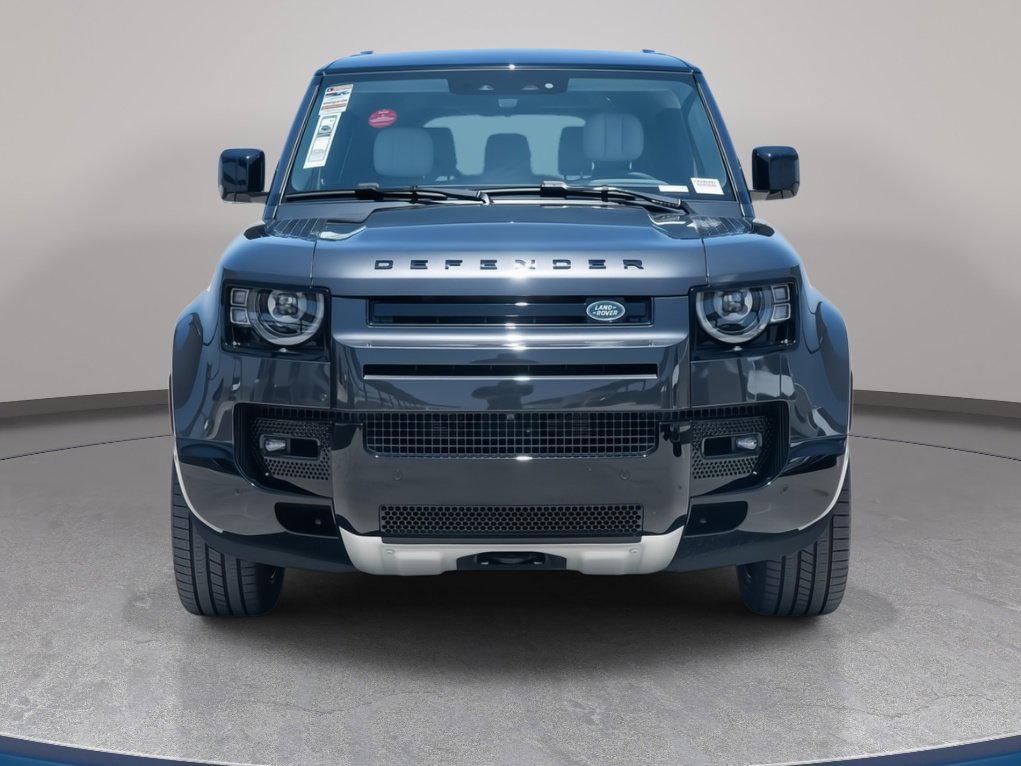Used 2025 Land Rover Defender 130 V8 AWD/4WD image 7