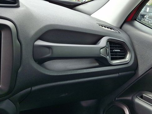 New 2023 Jeep Renegade Latitude AWD/4WD image 31