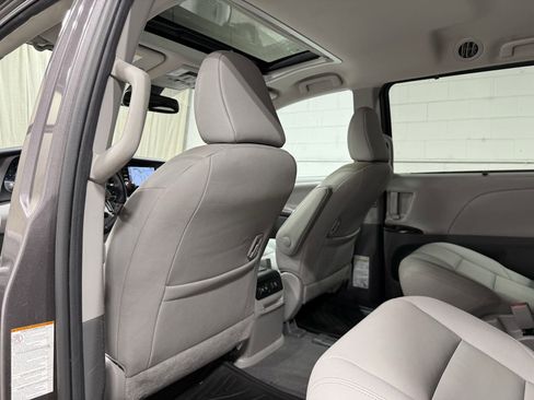 Used 2020 Toyota Sienna XLE w/ XLE Navigation Package image 16