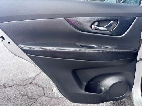 Used 2016 Nissan Rogue SL image 37