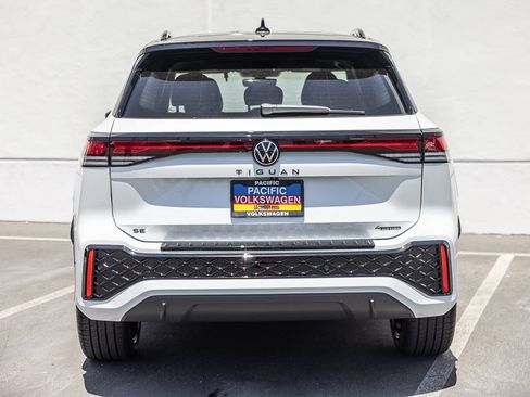 New 2026 Volkswagen Tiguan SE R-Line FWD image 4