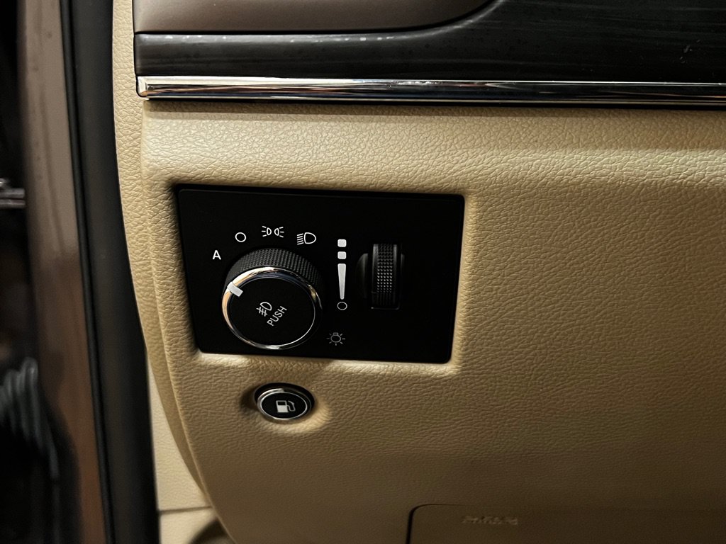 Used 2019 Jeep Grand Cherokee Limited AWD/4WD image 30