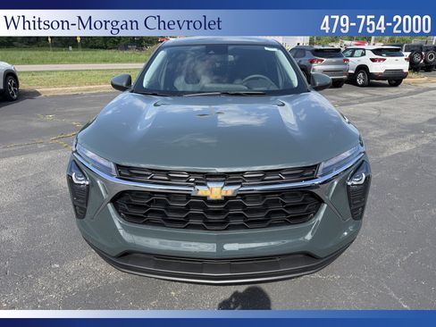 New 2026 Chevrolet Trax LS w/ LS Convenience Package FWD image 2