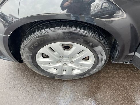 Used 2019 Dodge Grand Caravan SE w/ UConnect Hands-Free Group image 23