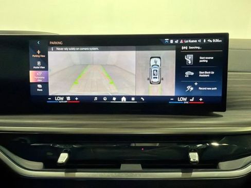 Used 2025 BMW X7 xDrive40i w/ Premium Package AWD/4WD image 39