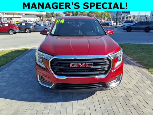 Used 2024 GMC Terrain SLE image 8