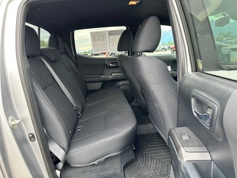 Used 2018 Toyota Tacoma SR image 12