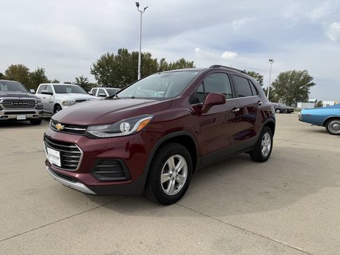 Used 2017 Chevrolet Trax LT w/ Driver Confidence Package image 2